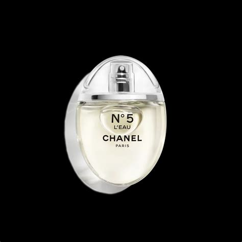 chanel lutteuse|l'eau Chanel set.